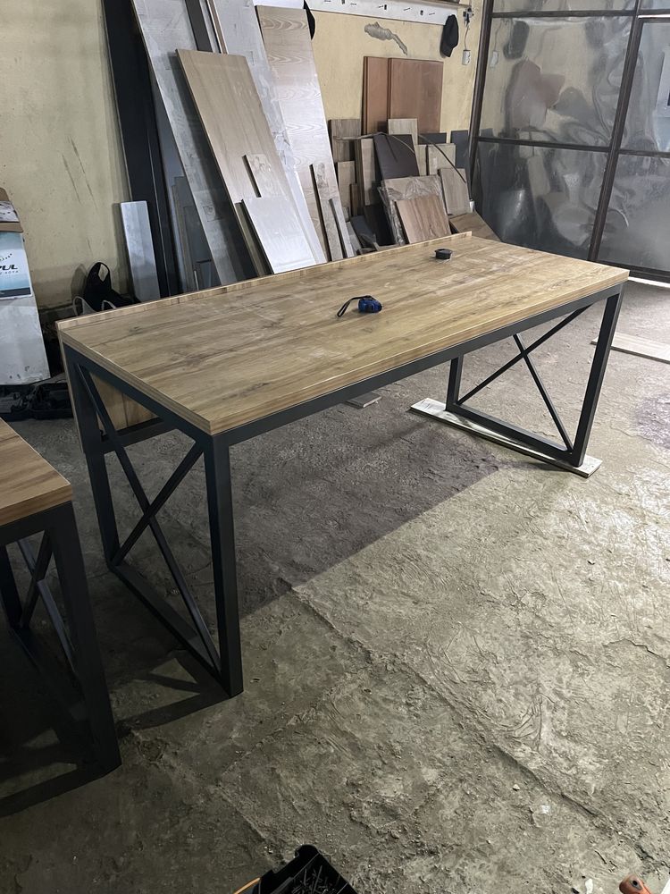 Loft mebel ofis uchun