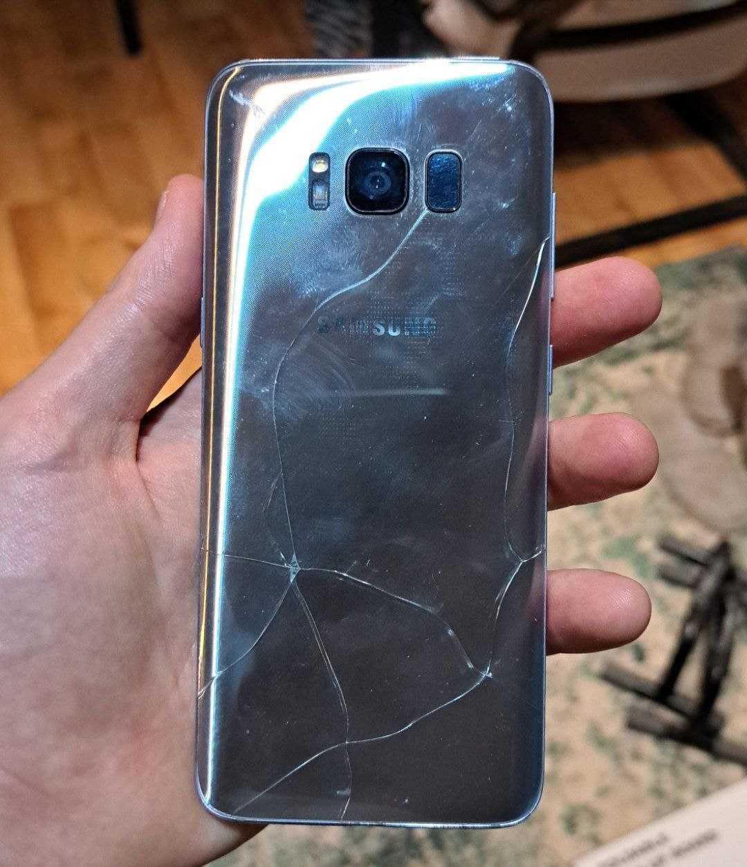 Samsung S8 - display crapat in colt