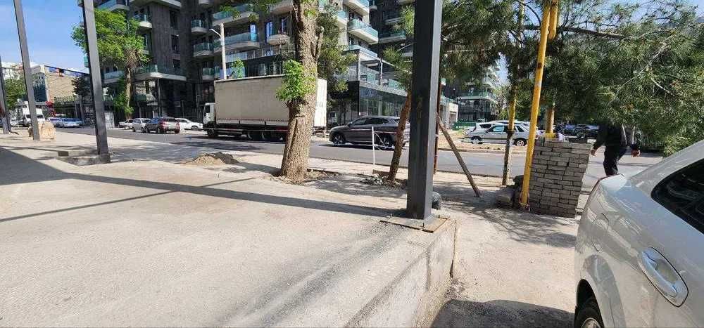 Аренда, есть своя площадка для летнего кафе Росс. Посольство