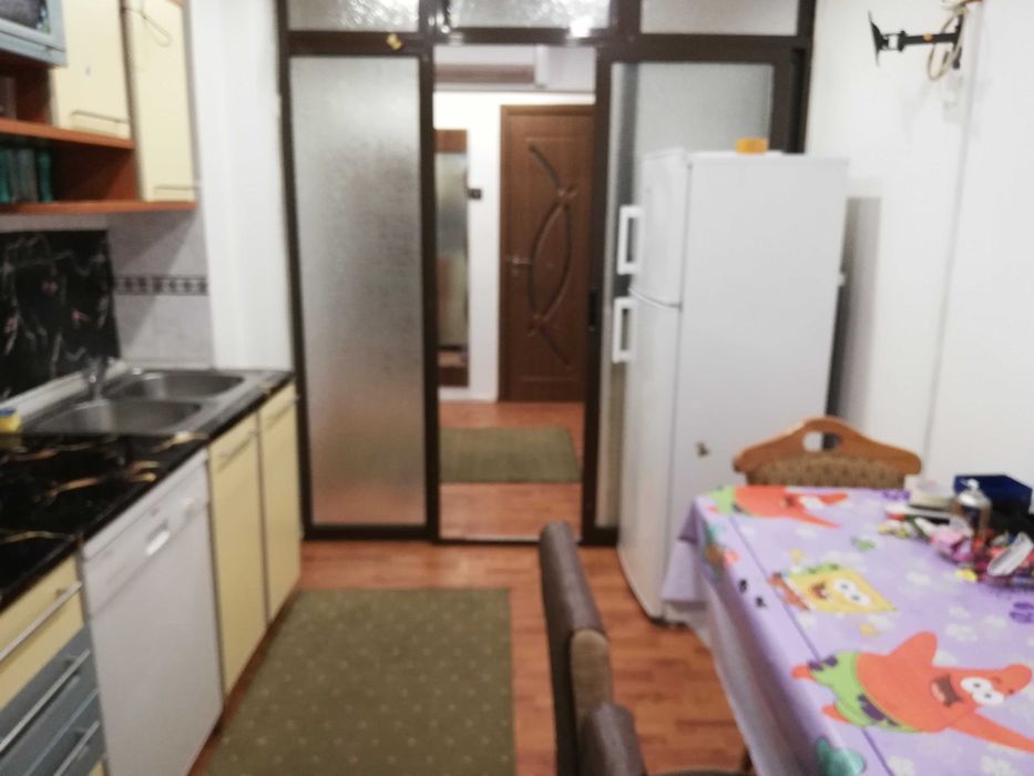 inchiriez apartament 2 camere decomandat