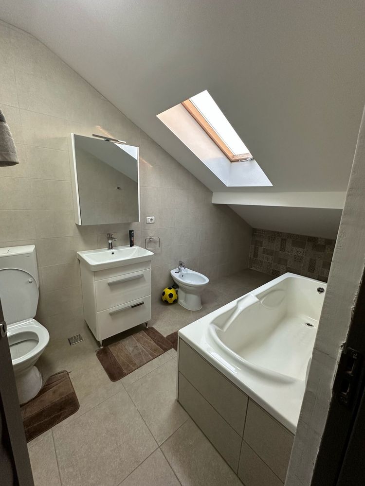 Vand apartament 4 dormitoare!