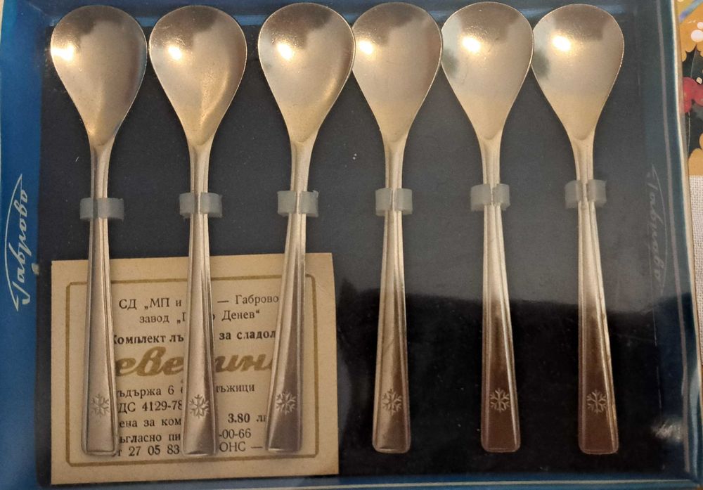 Комплект нови лъжички за кафе или чай
