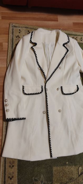 Palton dama primavara nou marimea L,XL model elegant deosebit