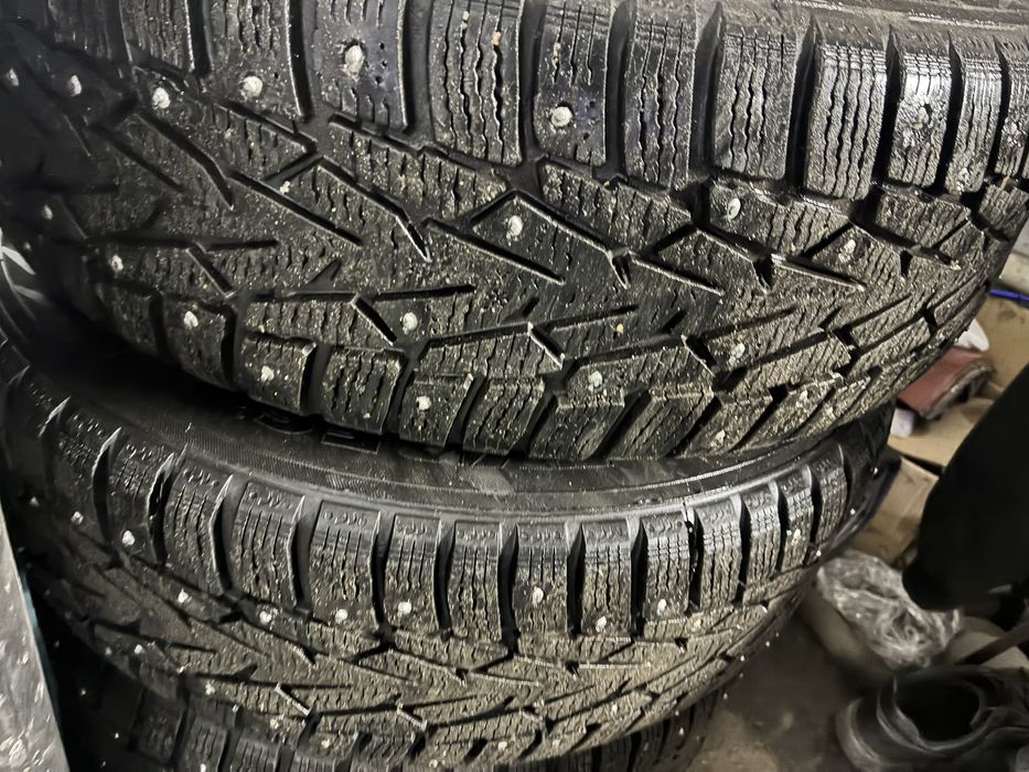 Продам зимную резину без дисков нокиан
