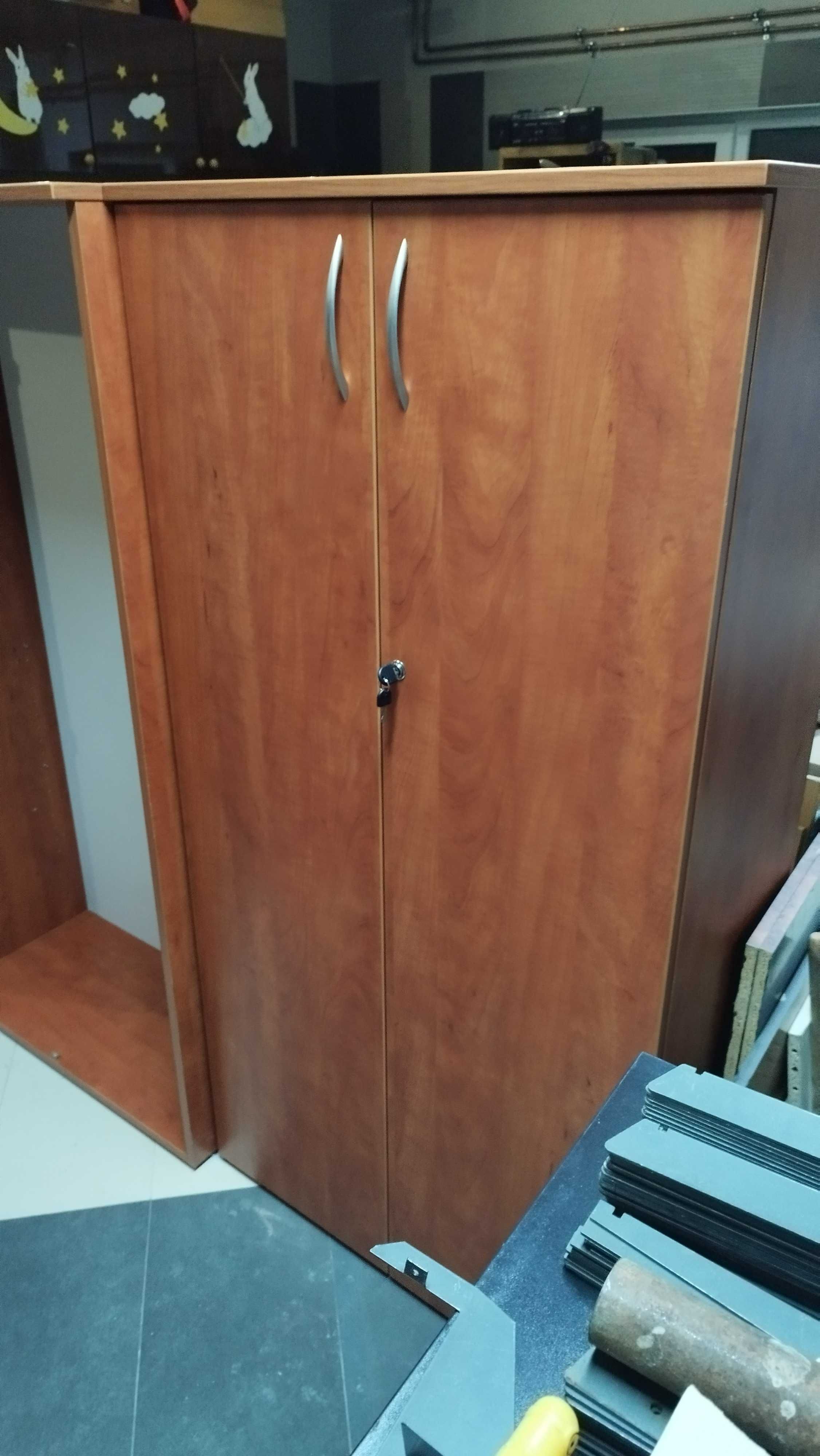 Офис шкаф - двукрил гардероб с рафтове 80/40/160см
