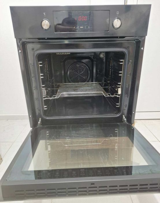 Фурна за вграждане Amica BOC5542S – перфектно състояние!