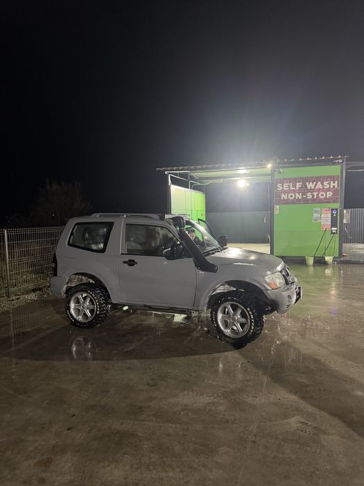 Vand mitshubisi pajero mk3 cu motor m57 rog a se citi descrerea