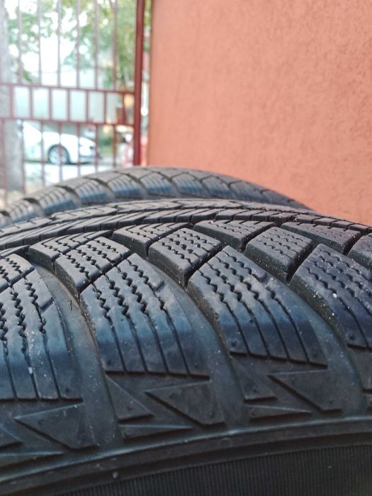 Всесезонни гуми 215/65R16