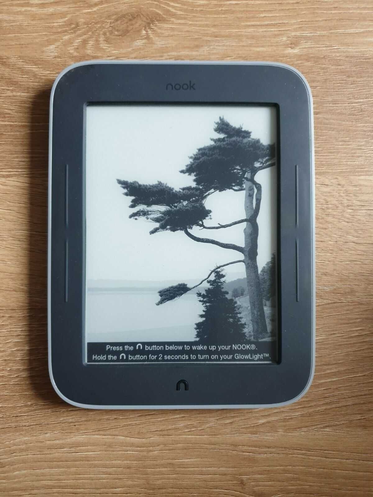 B&N Nook Simple Touch GlowLight - NOOK електронен четец с подсветка