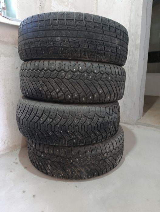 Комплект зимних автошин