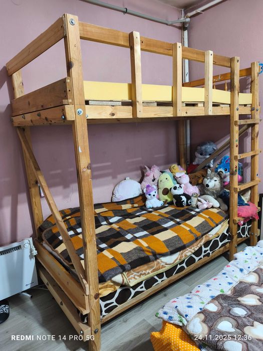 Продавам спалня и двуетажно легло.