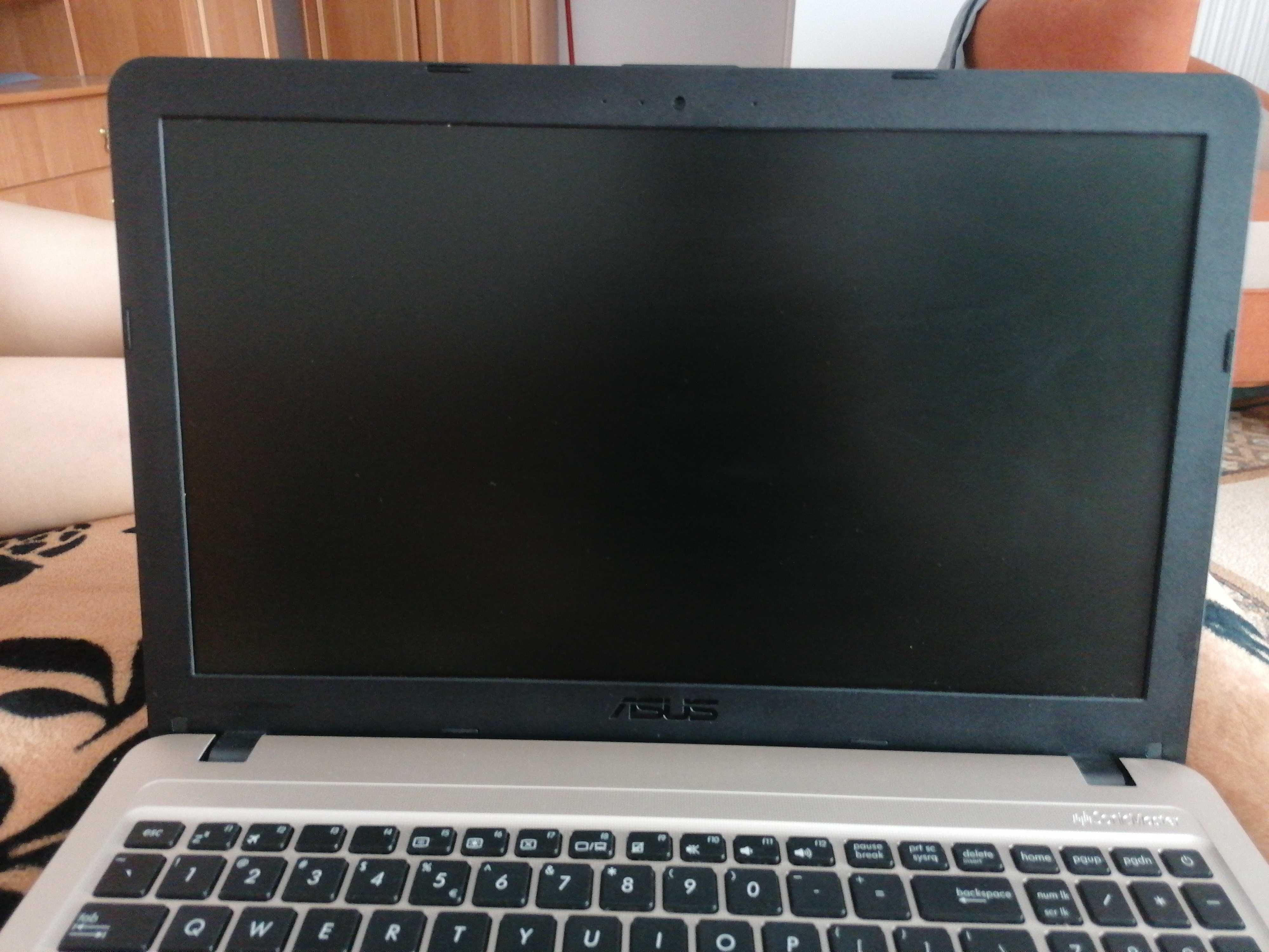 Laptop Asus X540L aproape nou, Windows10 si Office cu licenta