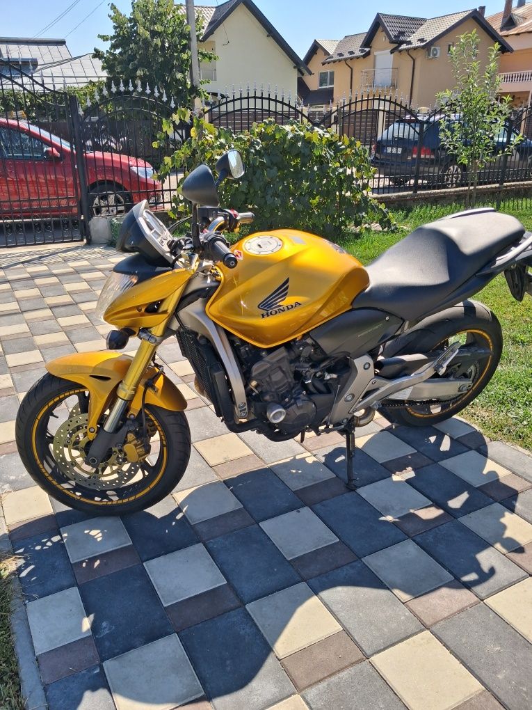 Vând Honda Hornet 2009
