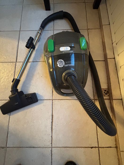 Aspirator Philips ciclon plastic ieftin