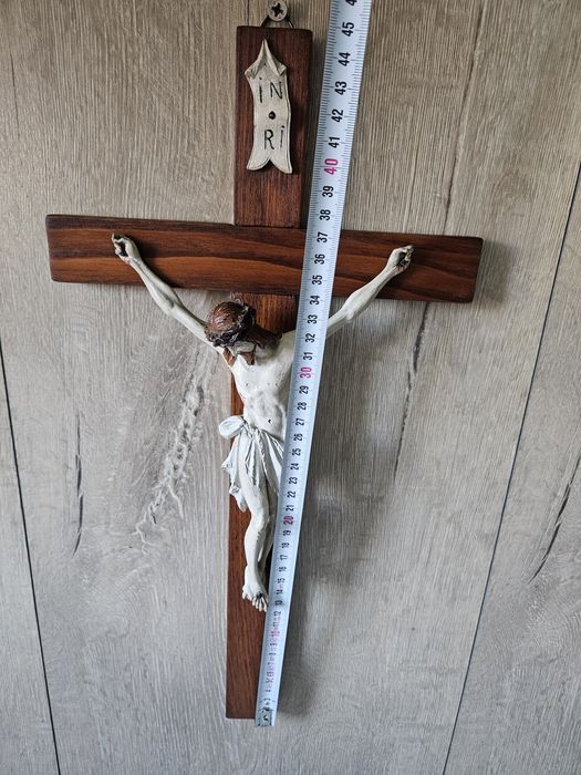 Crucifix din lemn natural ( inclusiv Iisus)