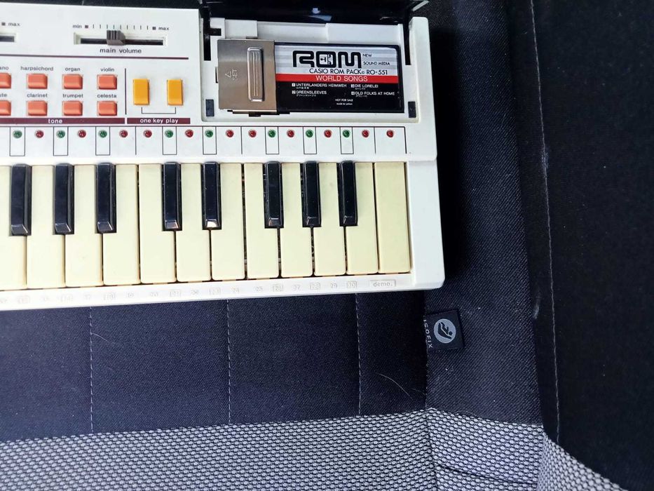 Orga/ Mini sintetizator CASIO PT 80