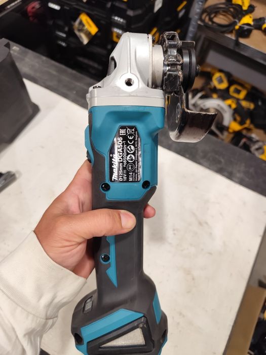 Безчетков акумулаторен ъглошлайф Макита Makita DGA506 18V