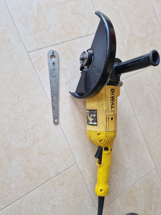 Dewalt DWE 490 - polizor unghiular