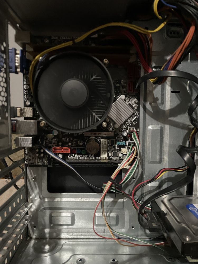 Kompyuter Sotiladi H61 ddr3/ 4gb ozu/ 320gb hdd