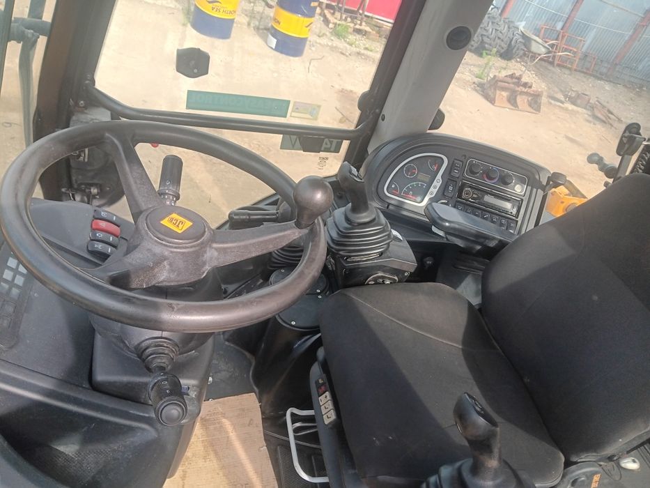 Vând buldoexcavator jcb 4cx