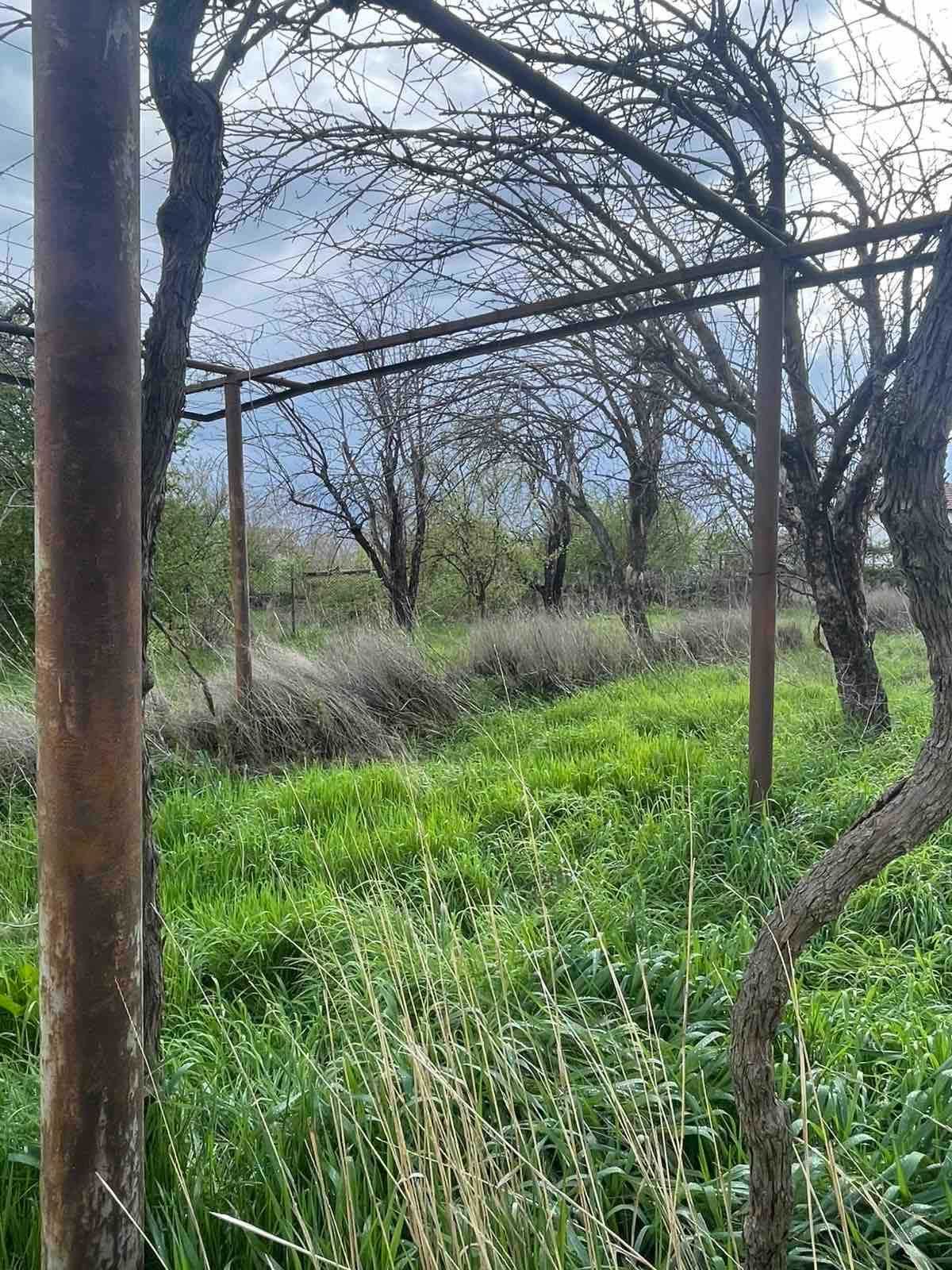 Продава се триетажна къща