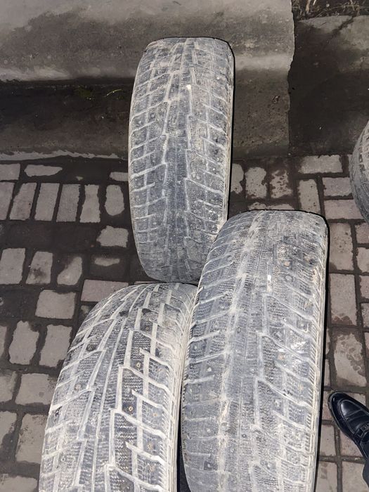 Зимние шины б/у шипованные