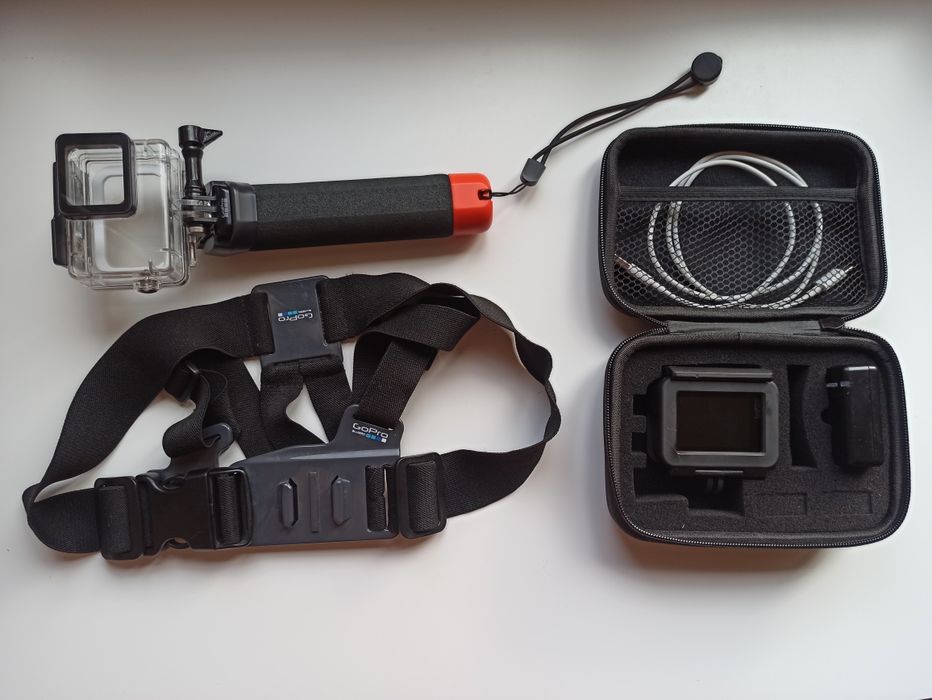 GoPro HERO 5 Black – пълен комплект аксесоари, отлично състояние