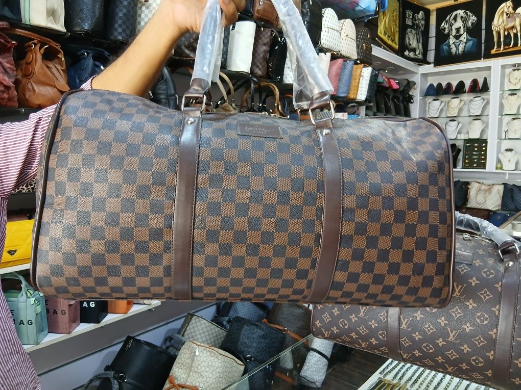 Geanta voiaj Louis Vuitton noua, 2 bucati 400 lei