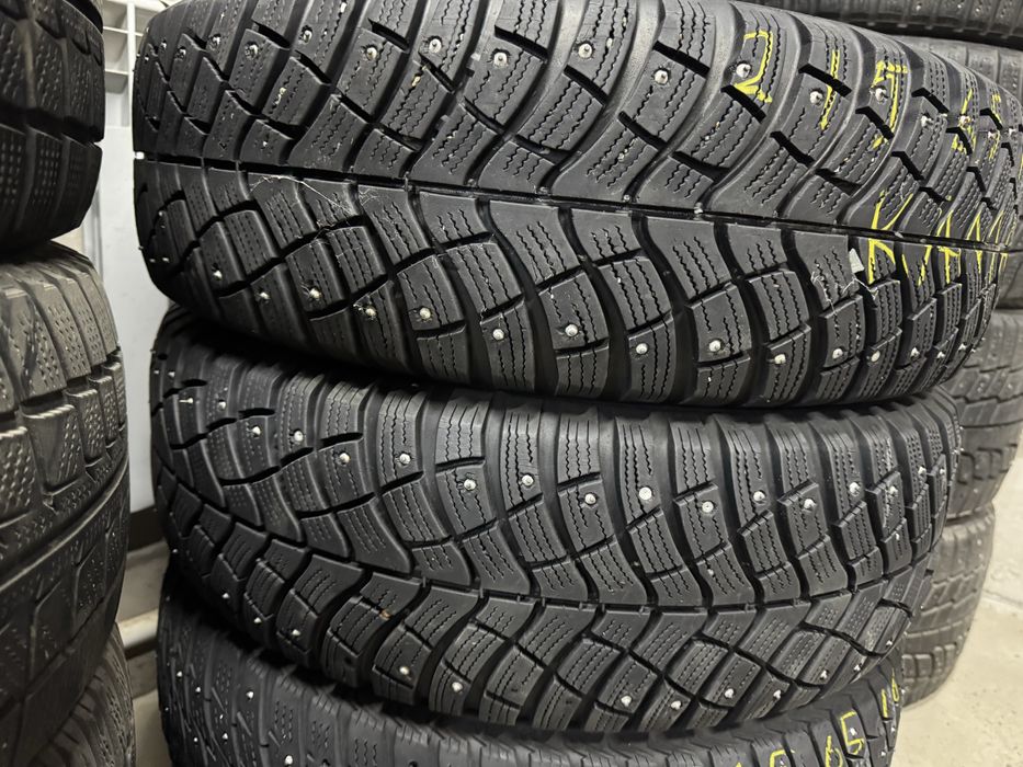 Продам шипы 215/65 R16 покрышки резина колеса