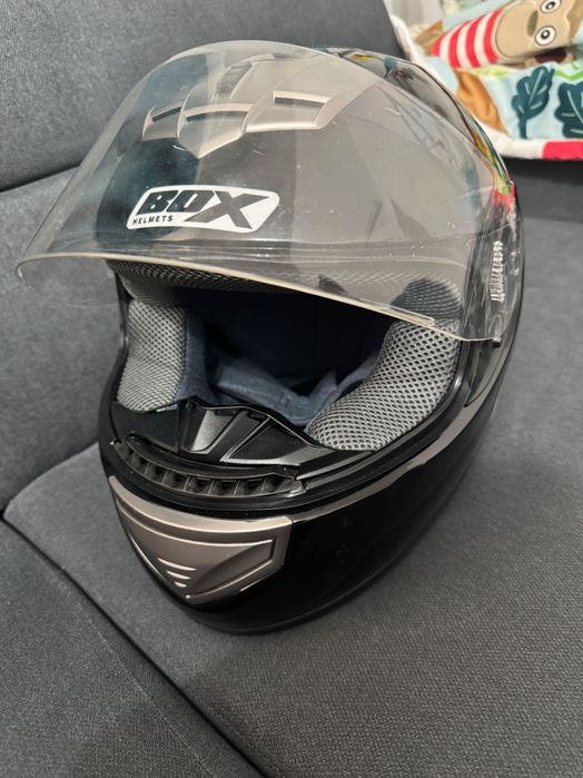 Vând cască moto, mărime M.