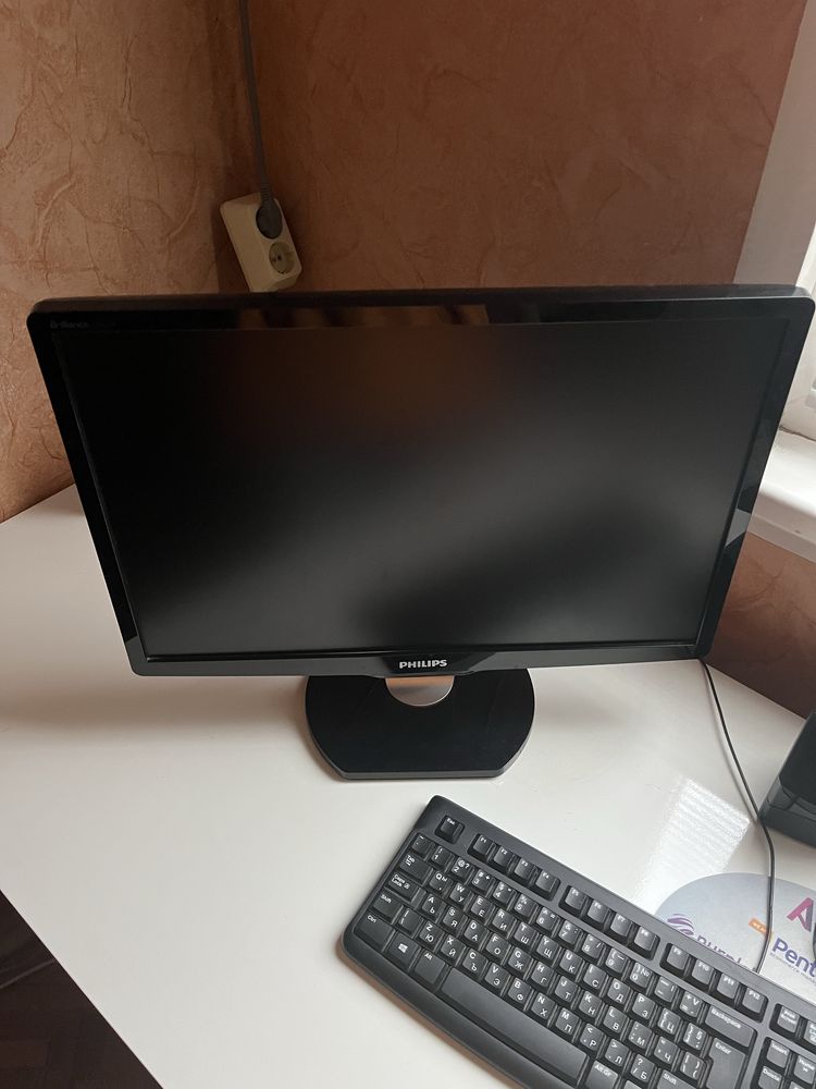 Монитор philips monitor