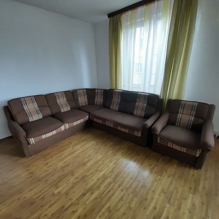 Vând Canapea Extensibla,Televizor,Pat Dormitor,Masina de Cusut Ileana