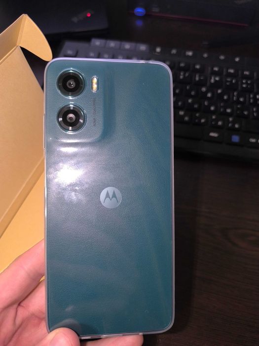 Продавам Motorola Moto g05