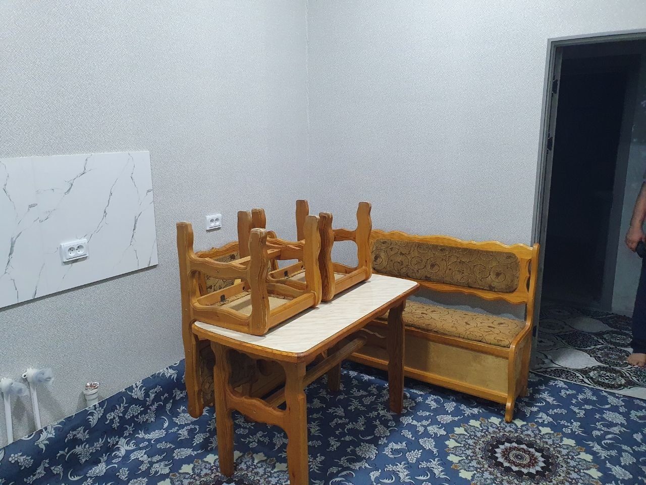 Ижарага берилади кизларга Осиё университет рупарасида.