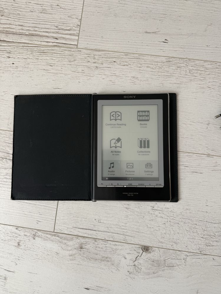 Ebook reader cu display luminat
