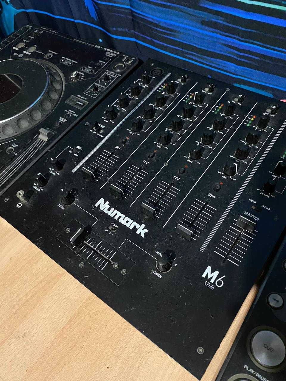 Микшер Numark M6 USB 4-channel DJ Mixer