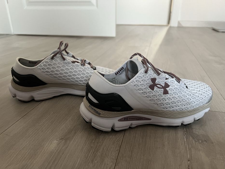 Спортни обувки Under Armour