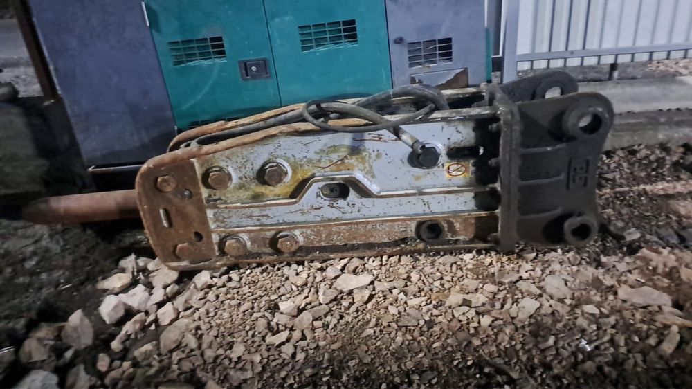 Гидромолот для гусеничного экскаватора