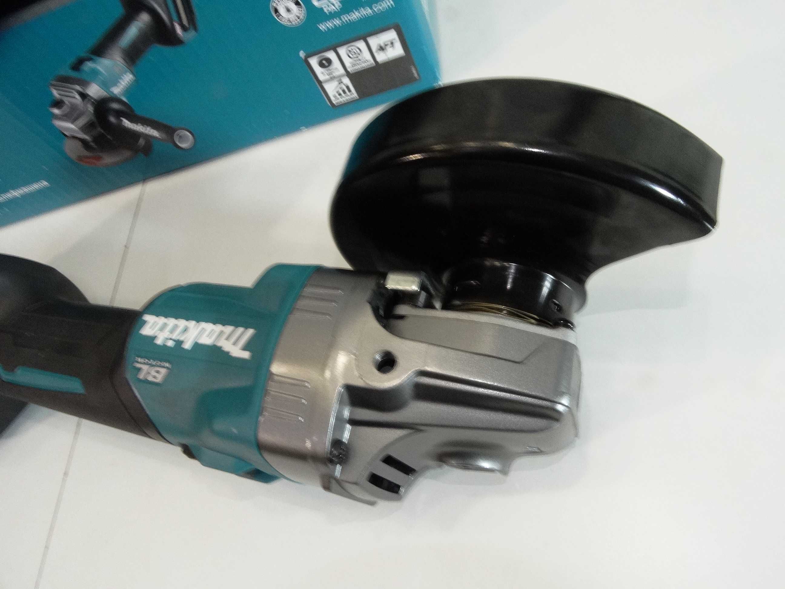 Makita GA 008 / XGT / 40 V / 2 x 4.0 Ah - Акумулаторен ъглошлайф