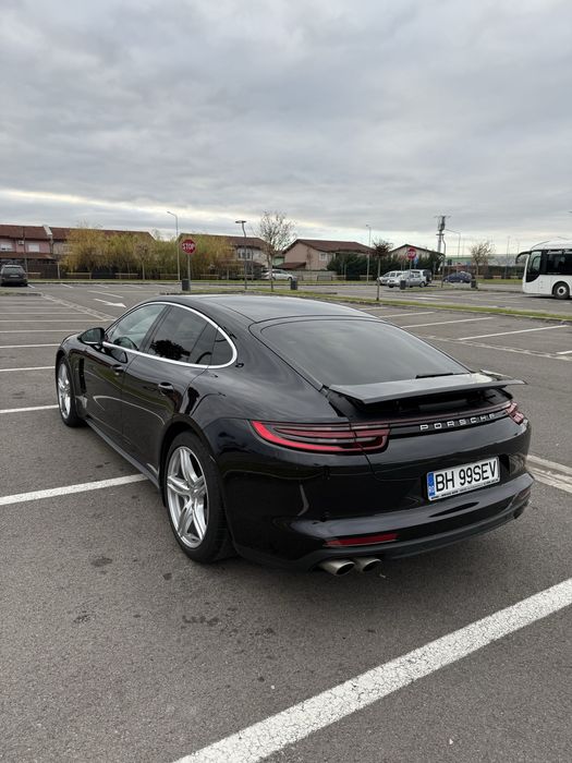 Porsche Panamera 4S