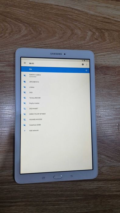 Vand Tableta Samsung Tab E mare 9.6" Alba cu Android 7.1 la 200lei