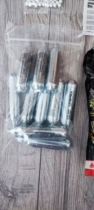 Pistol airsoft Walther P99 + capsule co2 + bile