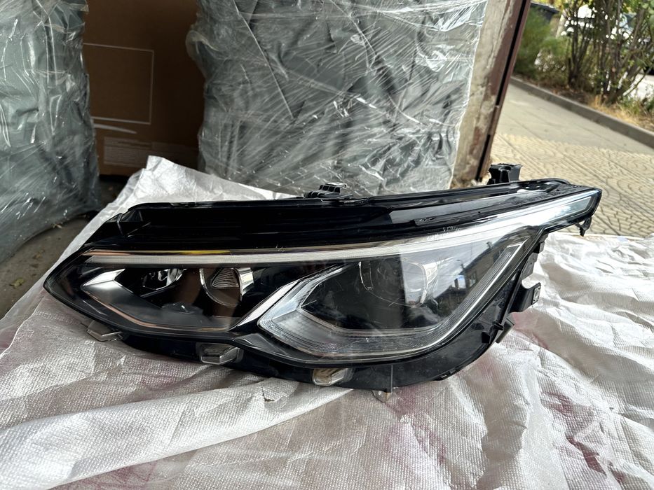 Ляв фар VW Golf 8 Full Led