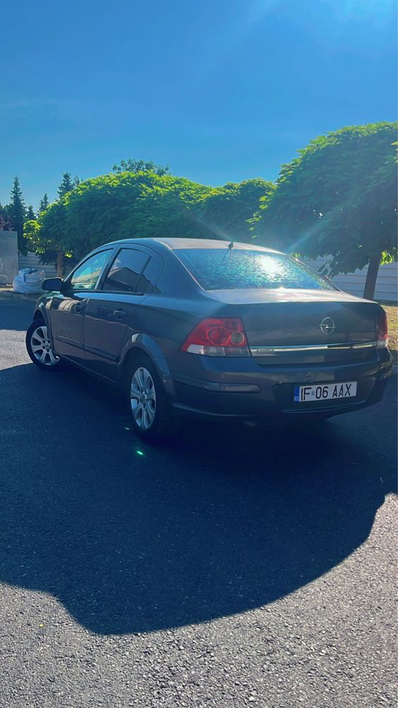Opel Astra H Sedan – 1.6 Benzină, 2008