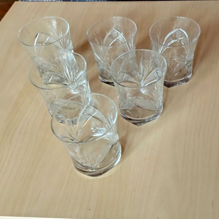 Продавам кристални чаши за шампанско; уиски