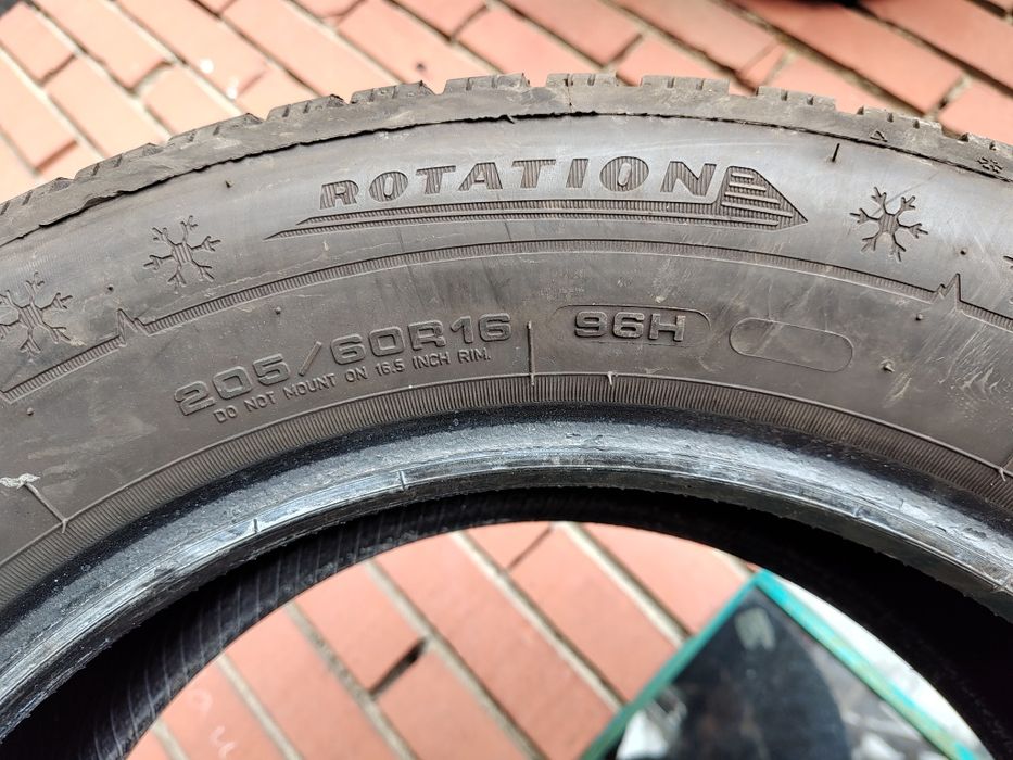 Продавам 4 зимни гуми 205/60/16 Dunlop