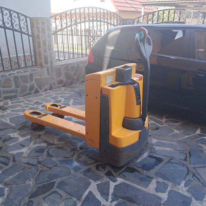 Vand transpaleta electrica Jungheinrich