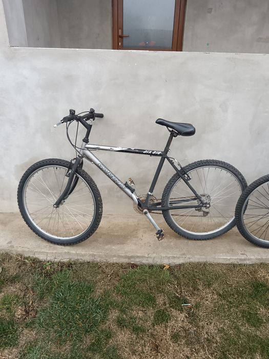 Vând biciclete 26 și 24