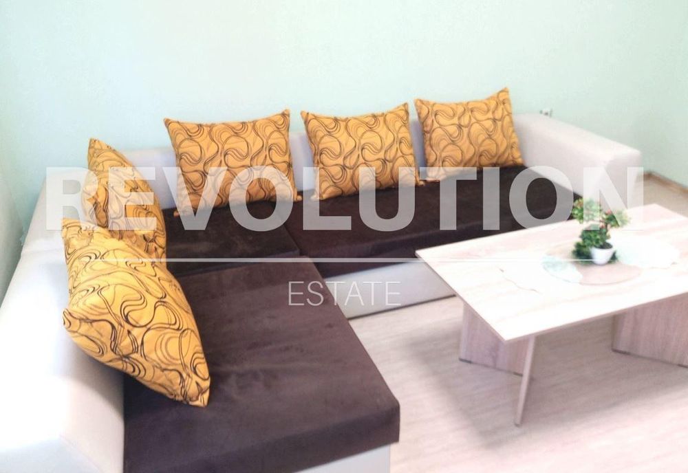 Тристаен апартамент в района на Център!