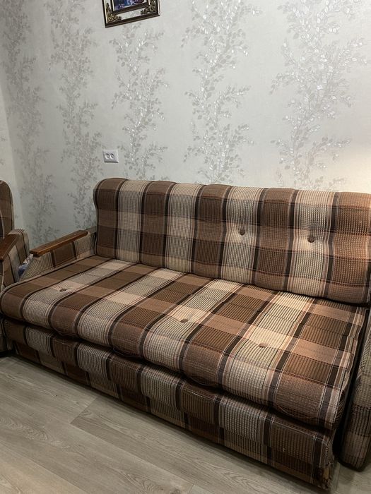 Отдам диван и два кресла